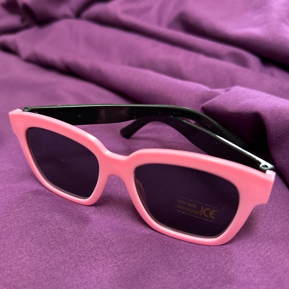 🤩 Free ADD-ON: Kids’ sunglasses (available in green, blue, black or pink) - Picture 4 of 8